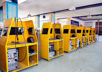 �����ӽ�ʵѵ�豸